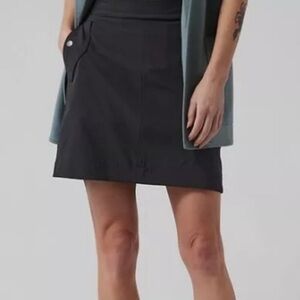 Athleta Vienna Cargo Skort Size Women’s 4 Color Black